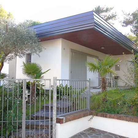 Villa Petra Lignano Sabbiadoro Bagian luar foto